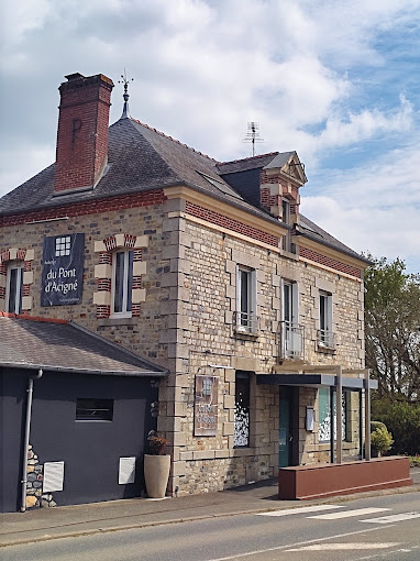 Devanture de l'Auberge du Pont d'Acigné, près de Rennes